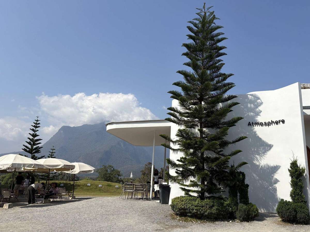 Atmosphere Resort & Cafe