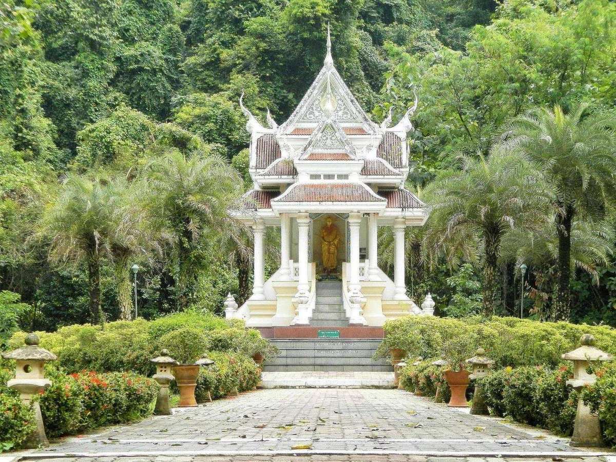 Wat Tham Pha Plong